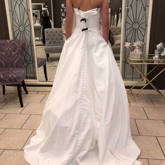 Essence of Australia Wedding Dress - Picture 5 of 5